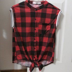 NO BOUNDARIES WOMEN'S  SIZE XS (1)  Red & Black CHECKERED TOP  - Like New~